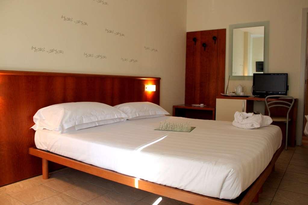 Leonardo Hotel Parma Habitación foto