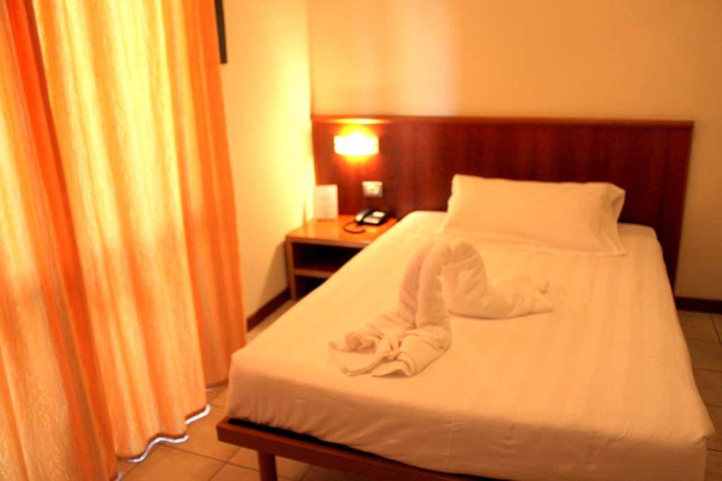 Leonardo Hotel Parma Habitación foto
