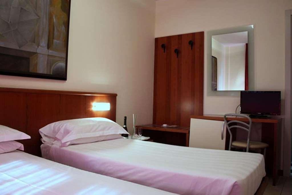 Leonardo Hotel Parma Habitación foto