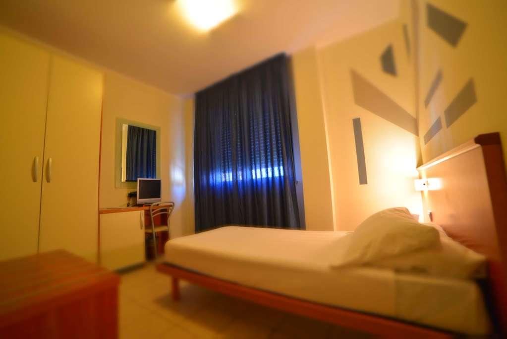 Leonardo Hotel Parma Habitación foto